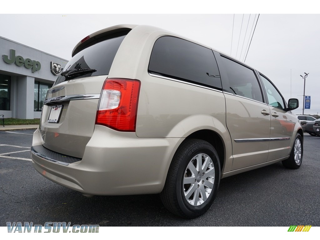 2016 Town & Country Touring - Cashmere/Sandstone Pearl / Black/Light Graystone photo #12