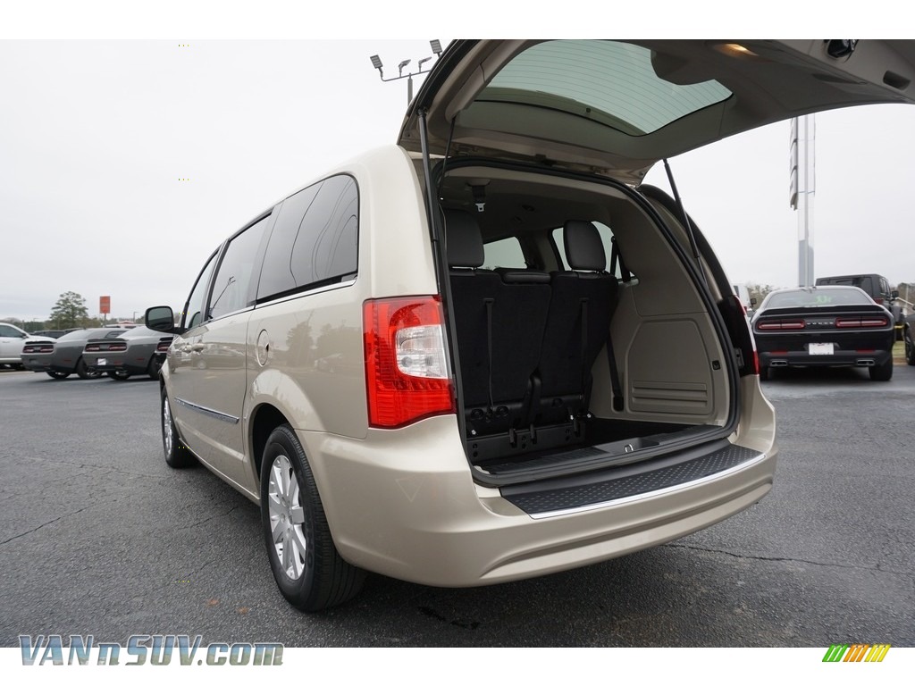 2016 Town & Country Touring - Cashmere/Sandstone Pearl / Black/Light Graystone photo #18