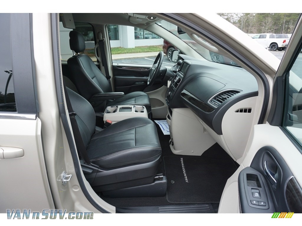2016 Town & Country Touring - Cashmere/Sandstone Pearl / Black/Light Graystone photo #20