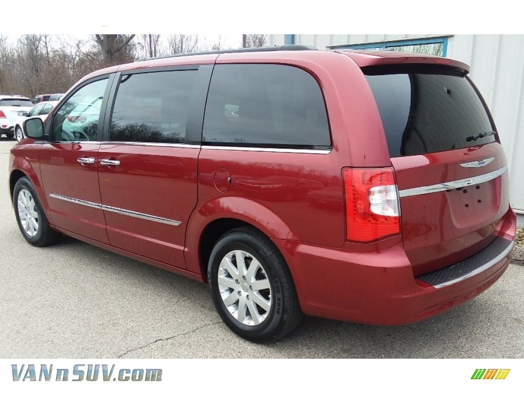 2015 Town & Country Touring - Deep Cherry Red Crystal Pearl / Black/Light Graystone photo #6