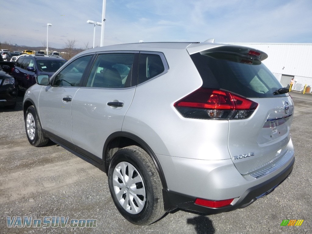 2018 Rogue S AWD - Brilliant Silver / Charcoal photo #3