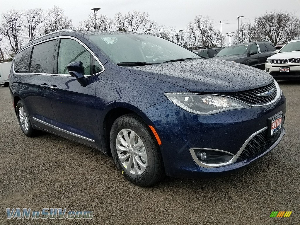 Jazz Blue Pearl / Cognac/Alloy/Toffee Chrysler Pacifica Touring L Plus
