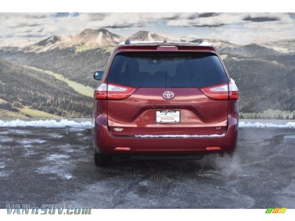 2018 Sienna LE - Salsa Red Pearl / Bisque photo #4