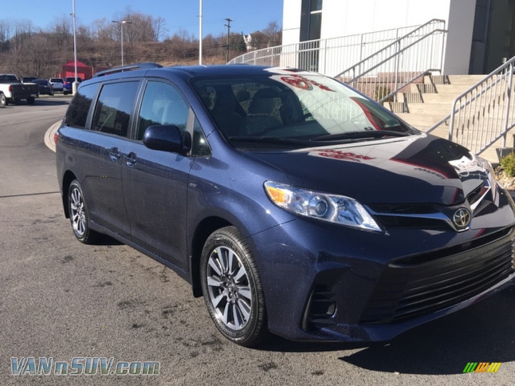 Parisian Night Pearl / Gray Toyota Sienna LE AWD