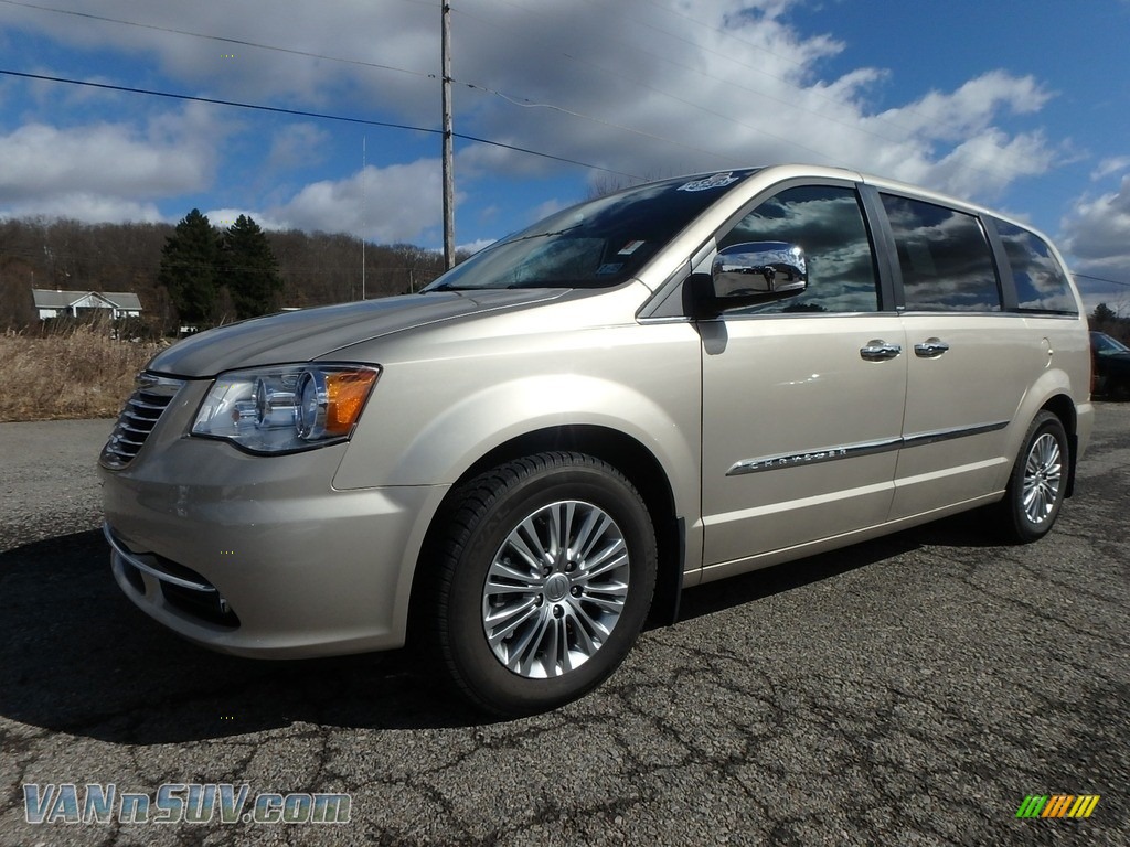 2013 Town & Country Touring - L - Cashmere Pearl / Dark Frost Beige/Medium Frost Beige photo #1