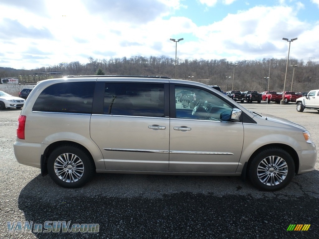 2013 Town & Country Touring - L - Cashmere Pearl / Dark Frost Beige/Medium Frost Beige photo #5