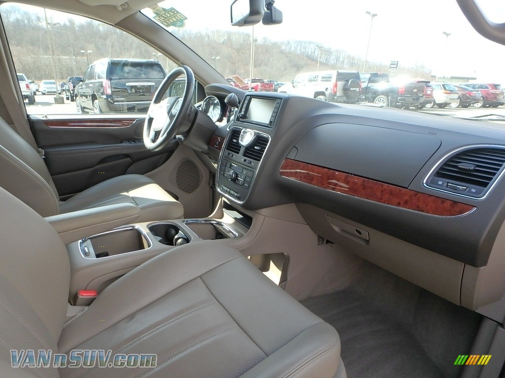 2013 Town & Country Touring - L - Cashmere Pearl / Dark Frost Beige/Medium Frost Beige photo #7