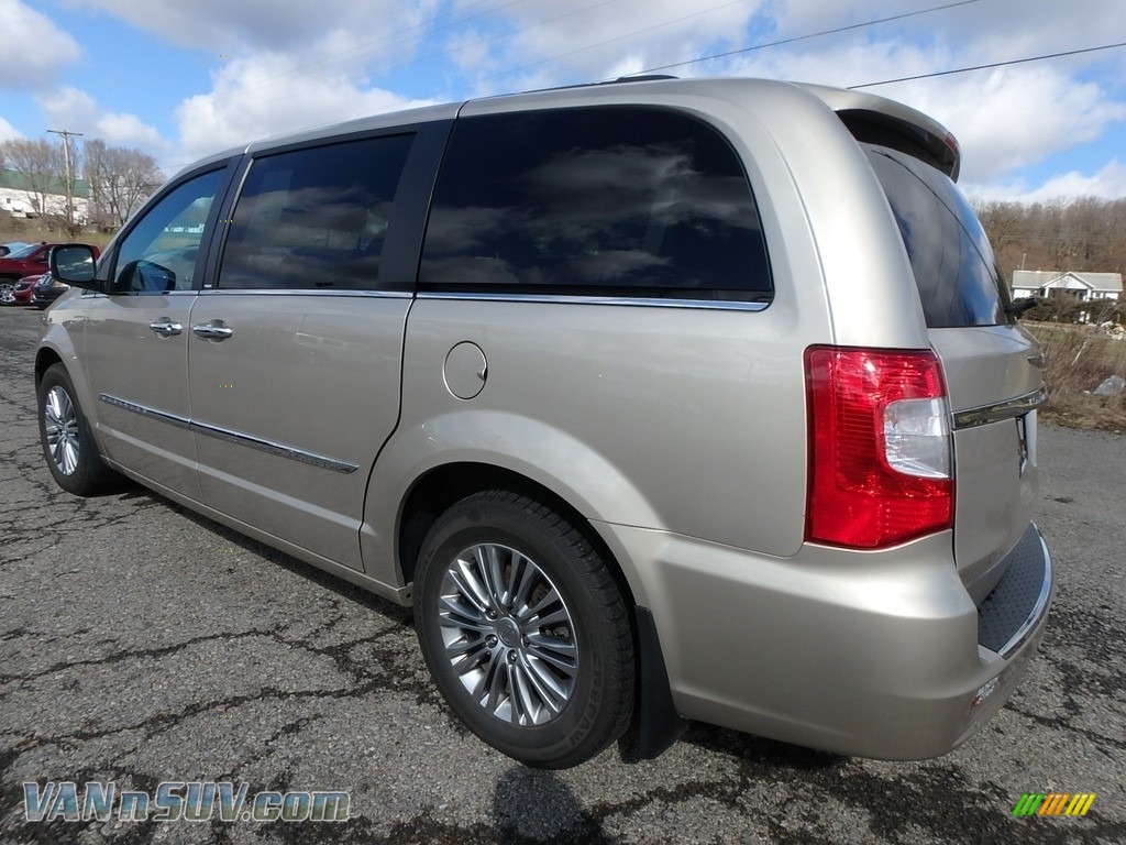 2013 Town & Country Touring - L - Cashmere Pearl / Dark Frost Beige/Medium Frost Beige photo #13