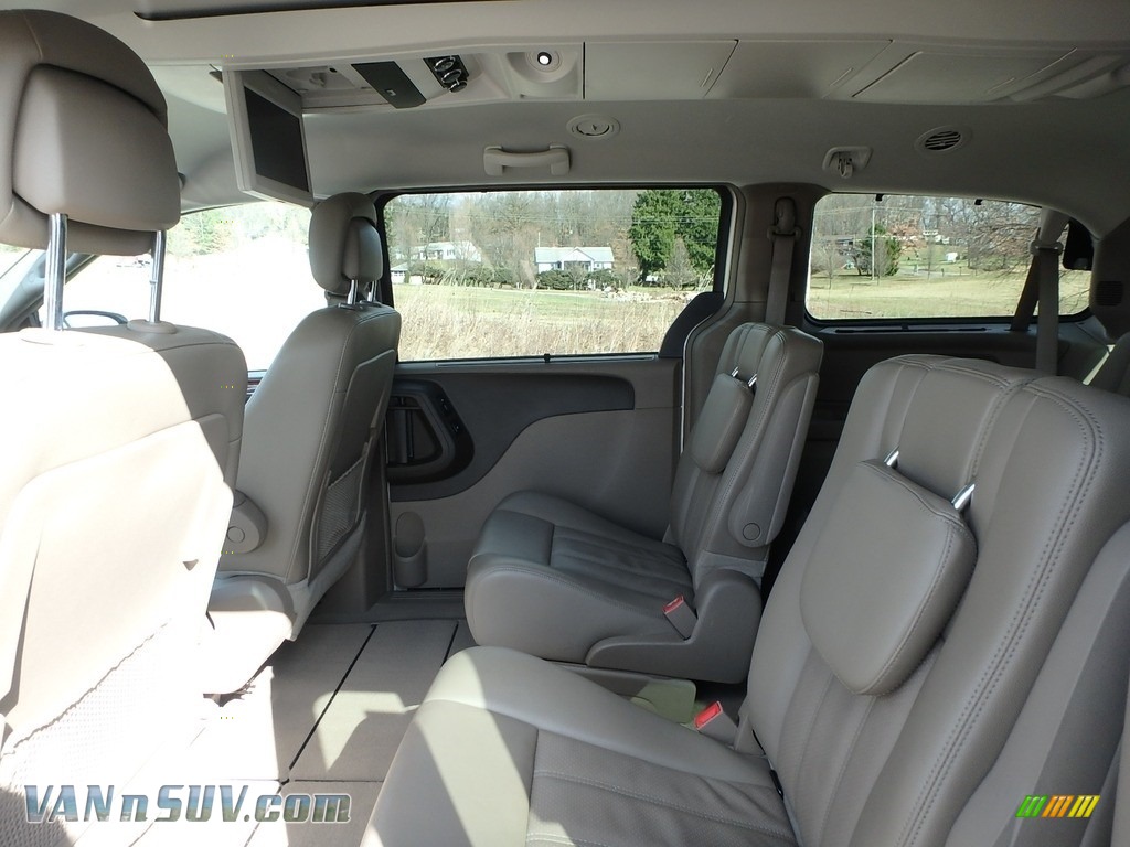 2013 Town & Country Touring - L - Cashmere Pearl / Dark Frost Beige/Medium Frost Beige photo #17
