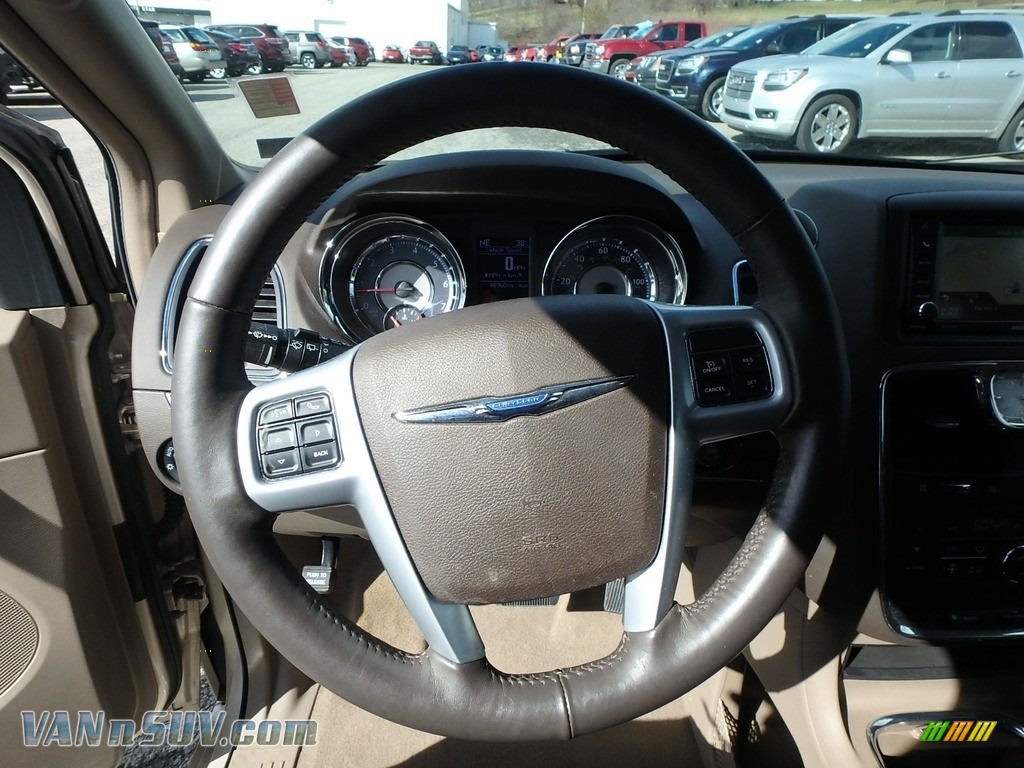 2013 Town & Country Touring - L - Cashmere Pearl / Dark Frost Beige/Medium Frost Beige photo #25