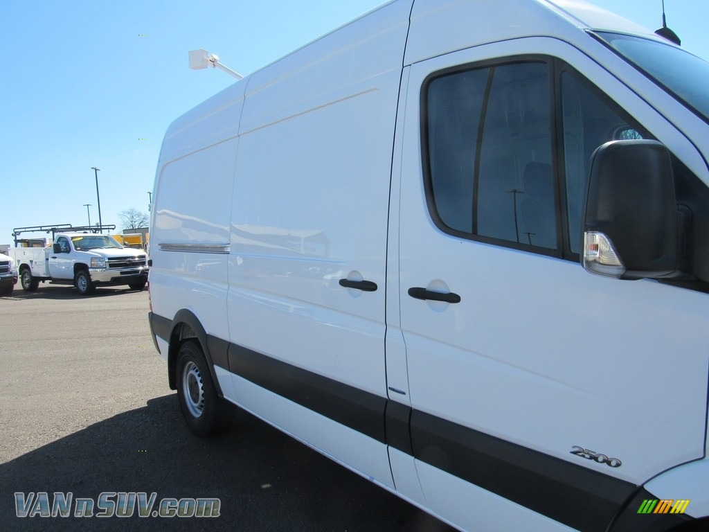 2012 Sprinter 2500 High Roof Cargo Van - Arctic White / Lima Black Fabric photo #17