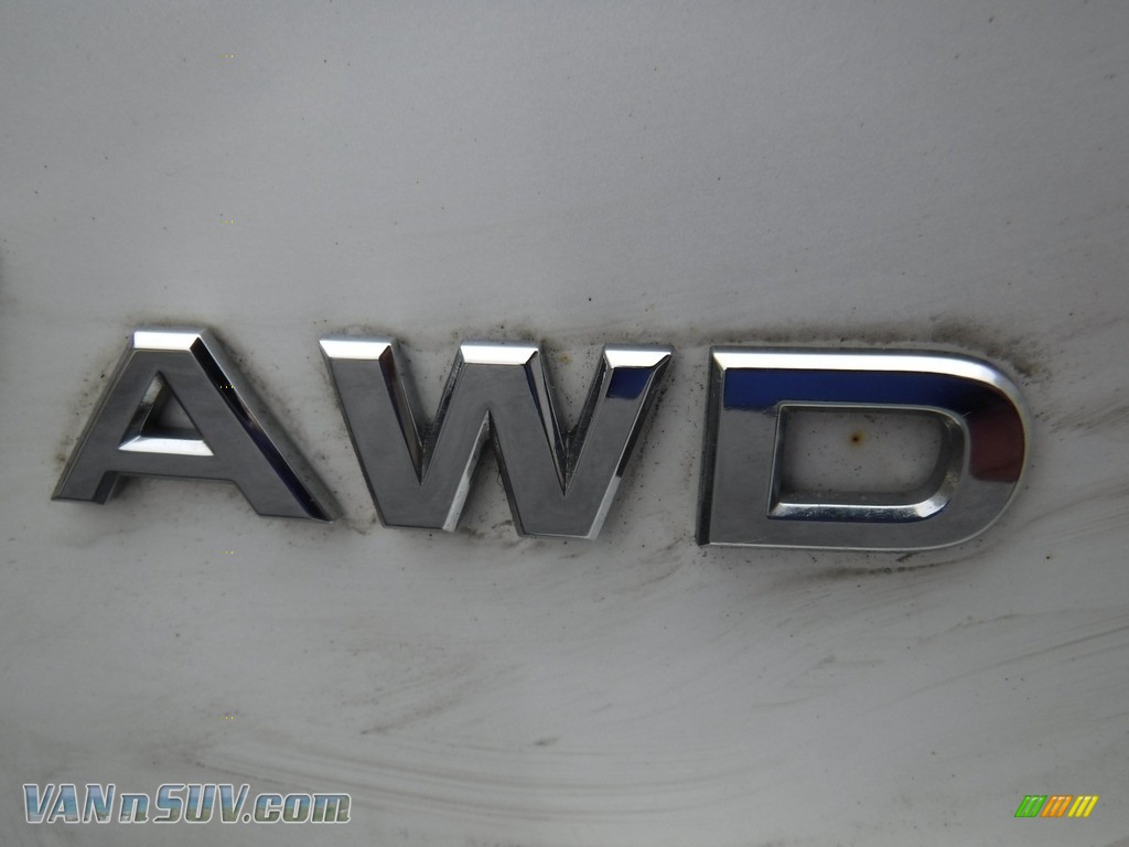 2012 Rogue SV AWD - Pearl White / Gray photo #8