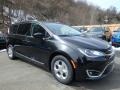 Chrysler Pacifica Touring L Brilliant Black Crystal Pearl photo #7