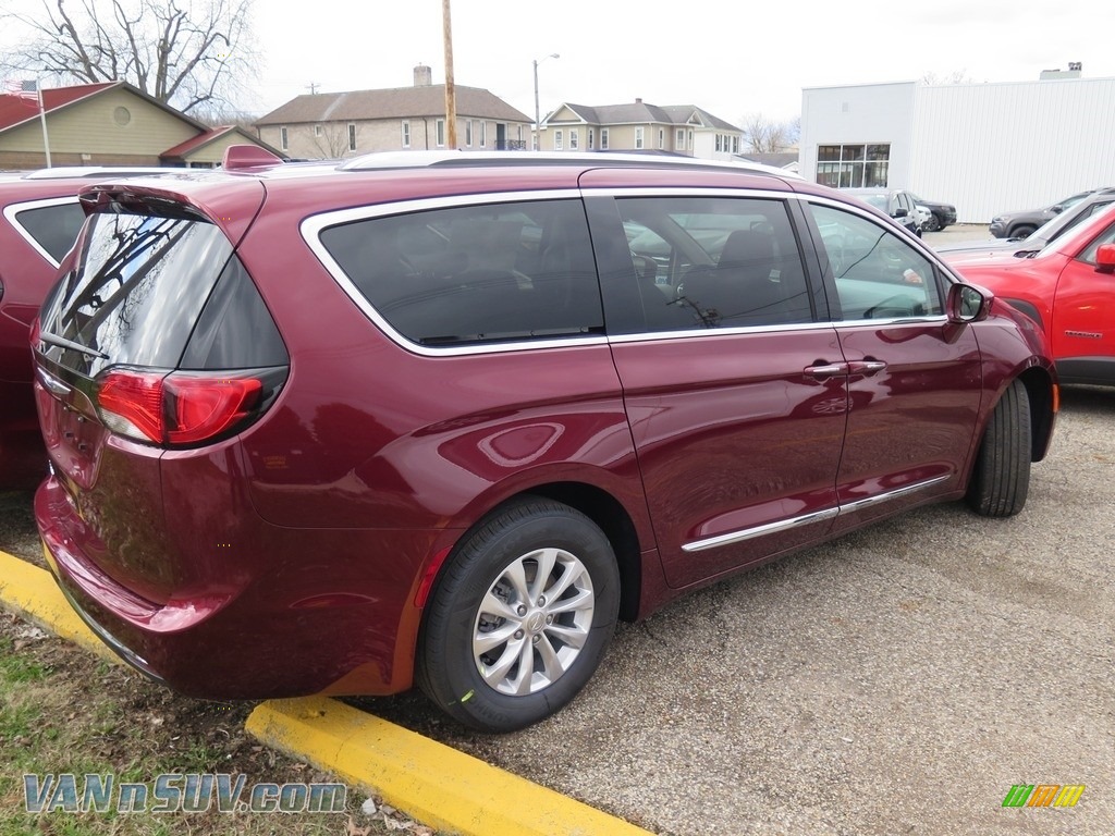 2018 Pacifica Touring L Plus - Velvet Red Pearl / Black/Alloy photo #15