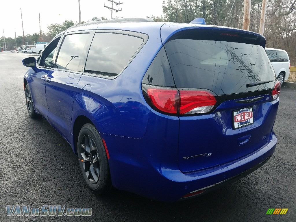 2018 Pacifica Touring L - Jazz Blue Pearl / Black/Alloy photo #4