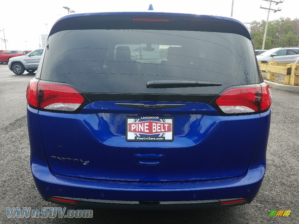 2018 Pacifica Touring L - Jazz Blue Pearl / Black/Alloy photo #5
