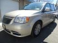 Chrysler Town & Country Touring-L Cashmere/Sandstone Pearl photo #3