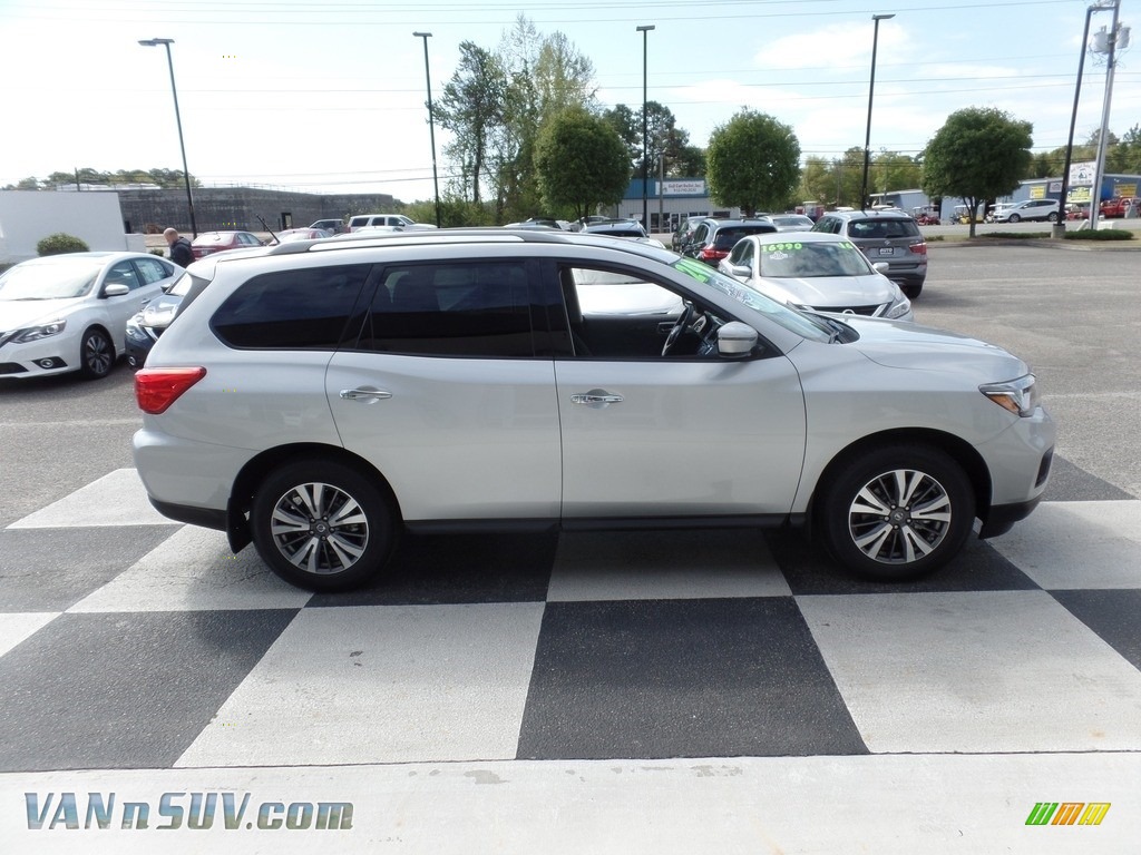 2017 Pathfinder S 4x4 - Brilliant Silver / Charcoal photo #3