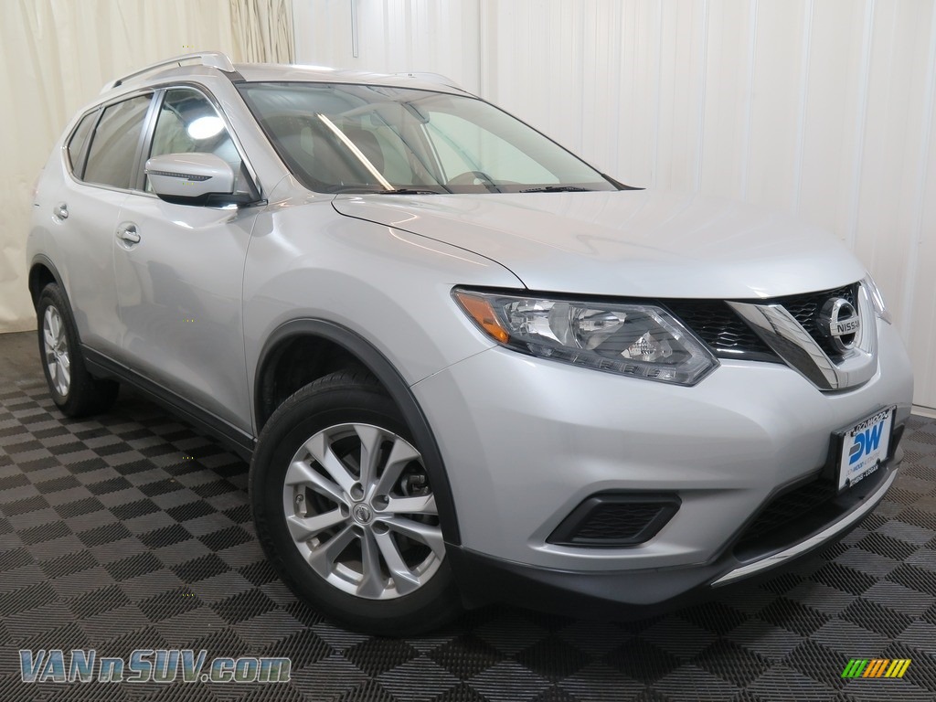 2016 Rogue SV AWD - Brilliant Silver / Charcoal photo #4