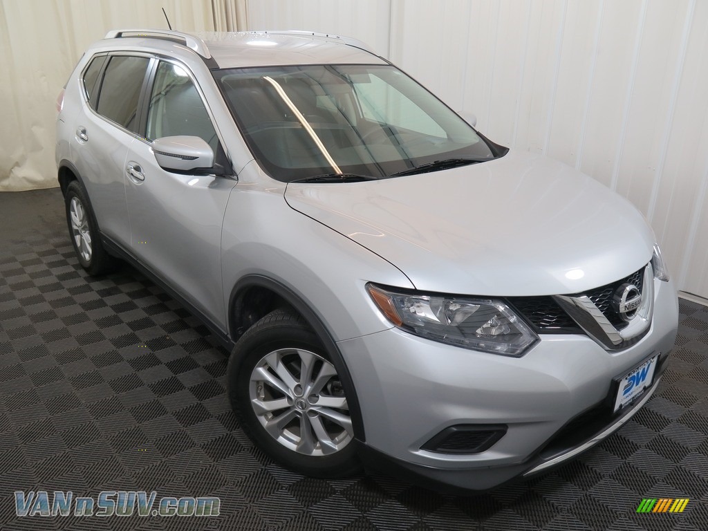 2016 Rogue SV AWD - Brilliant Silver / Charcoal photo #5