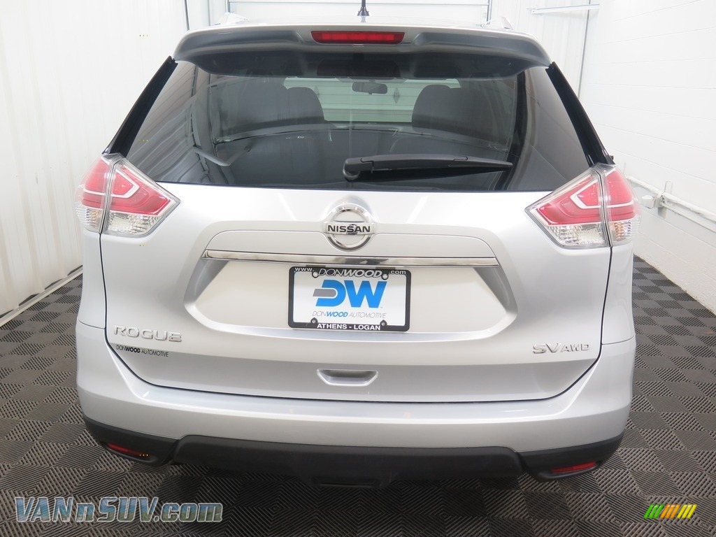 2016 Rogue SV AWD - Brilliant Silver / Charcoal photo #10