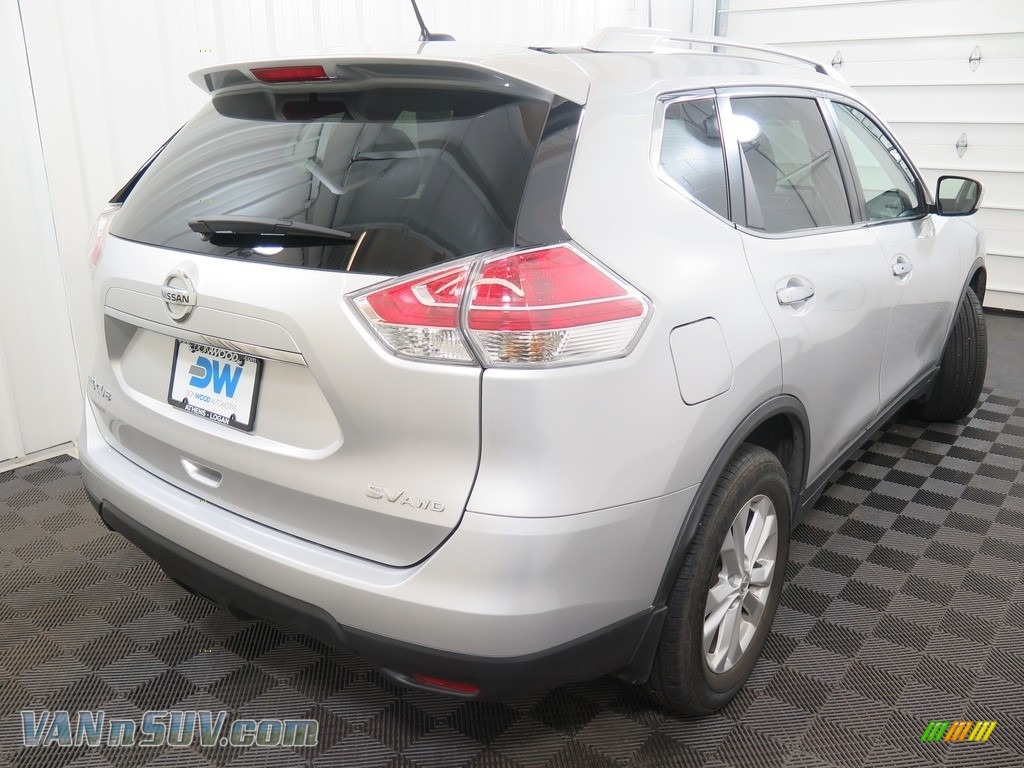 2016 Rogue SV AWD - Brilliant Silver / Charcoal photo #11