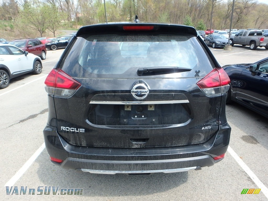 2017 Rogue S AWD - Magnetic Black / Charcoal photo #3