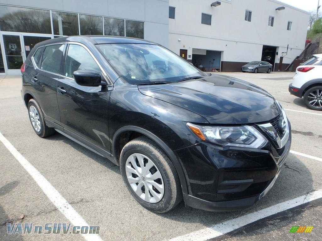 2017 Rogue S AWD - Magnetic Black / Charcoal photo #5