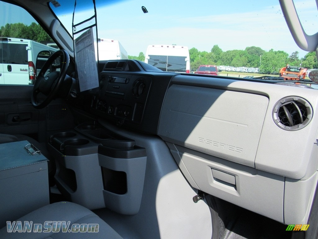 2011 E Series Van E150 Commercial - Oxford White / Medium Flint photo #22