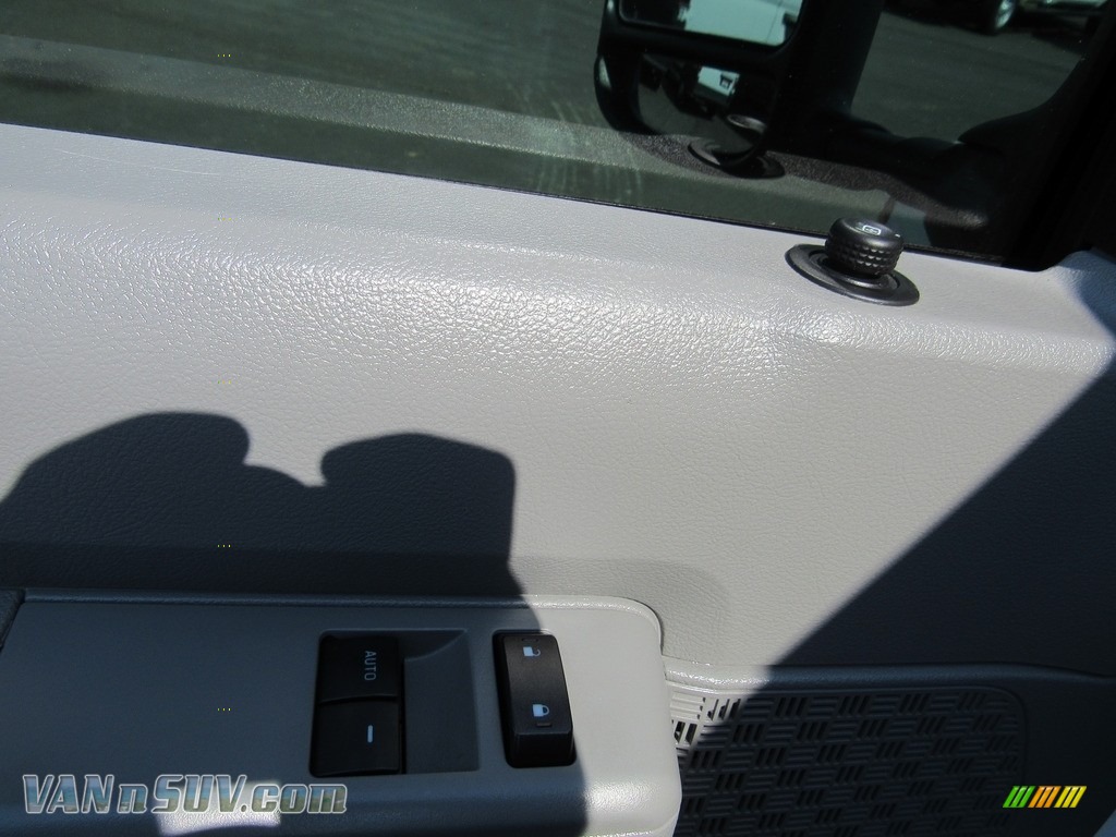 2011 E Series Van E150 Commercial - Oxford White / Medium Flint photo #33