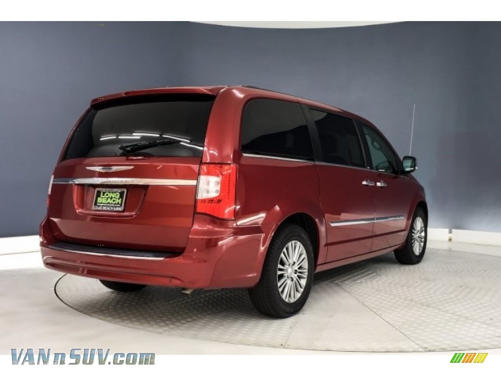 2014 Town & Country Touring-L - Deep Cherry Red Crystal Pearl / Dark Frost Beige/Medium Frost Beige photo #15
