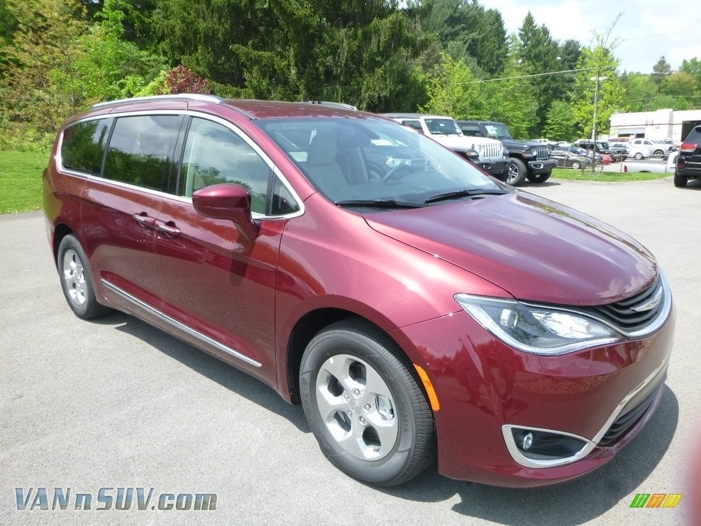 2018 Pacifica Touring L - Velvet Red Pearl / Black/Alloy photo #7