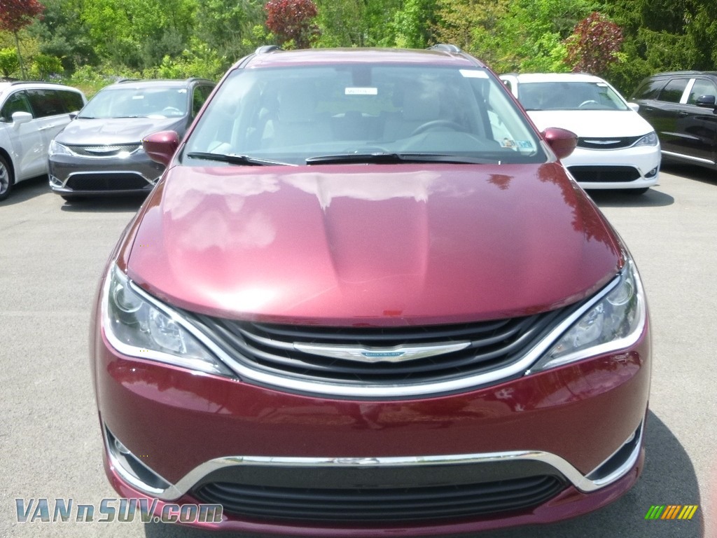 2018 Pacifica Touring L - Velvet Red Pearl / Black/Alloy photo #8