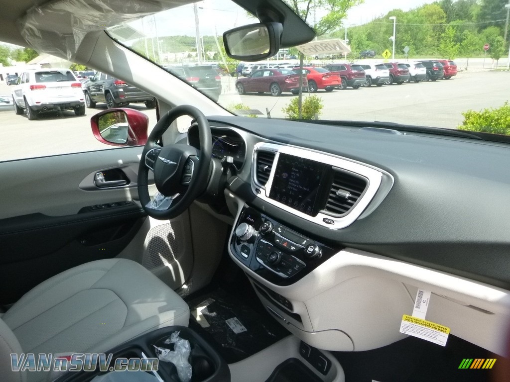 2018 Pacifica Touring L - Velvet Red Pearl / Black/Alloy photo #11