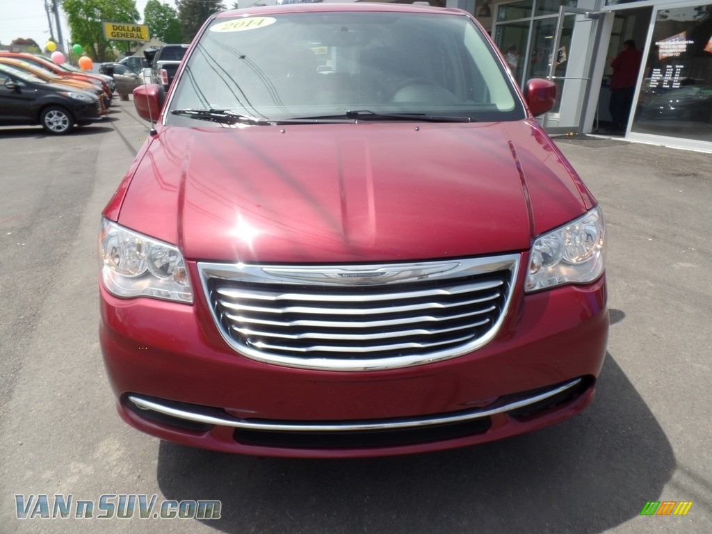 2014 Town & Country Touring - Deep Cherry Red Crystal Pearl / Black/Light Graystone photo #3