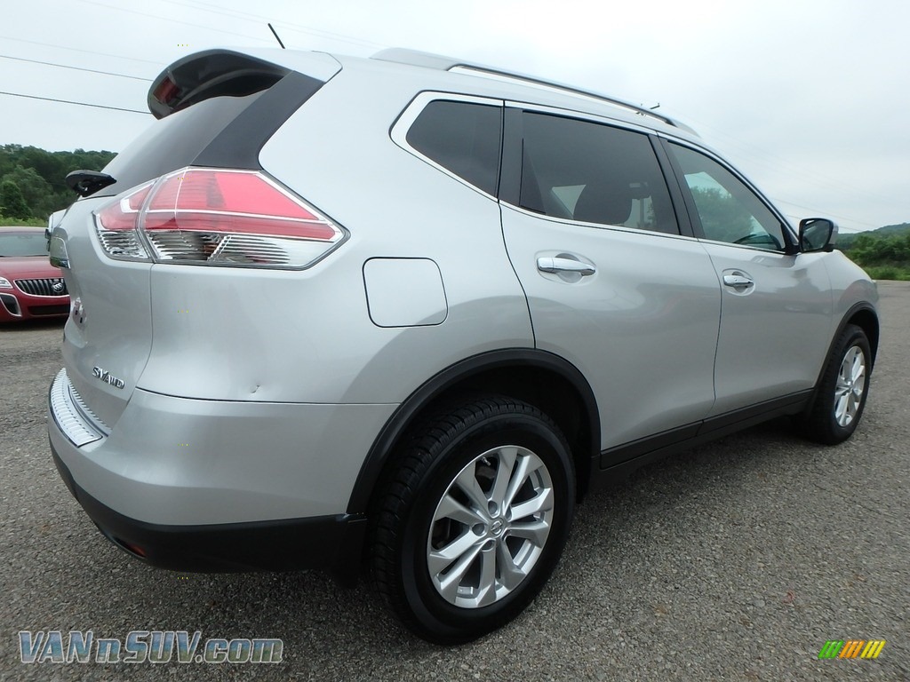 2015 Rogue SV AWD - Brilliant Silver / Charcoal photo #9