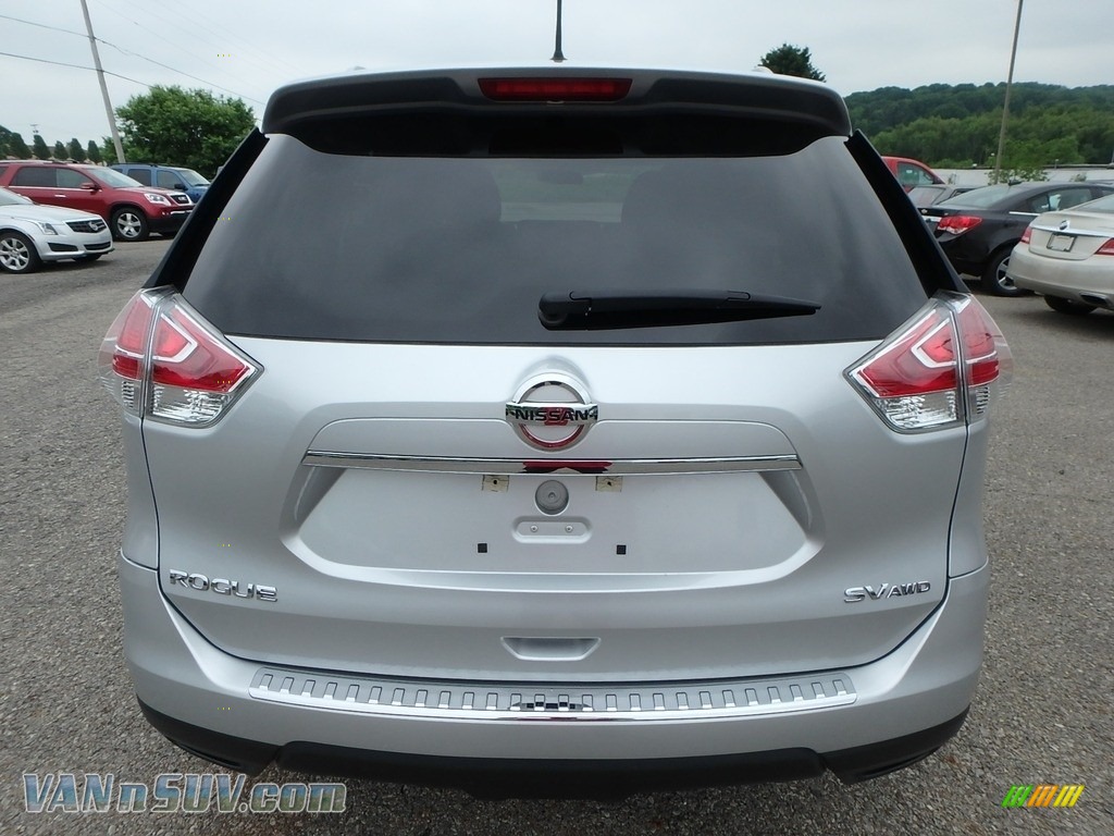 2015 Rogue SV AWD - Brilliant Silver / Charcoal photo #10