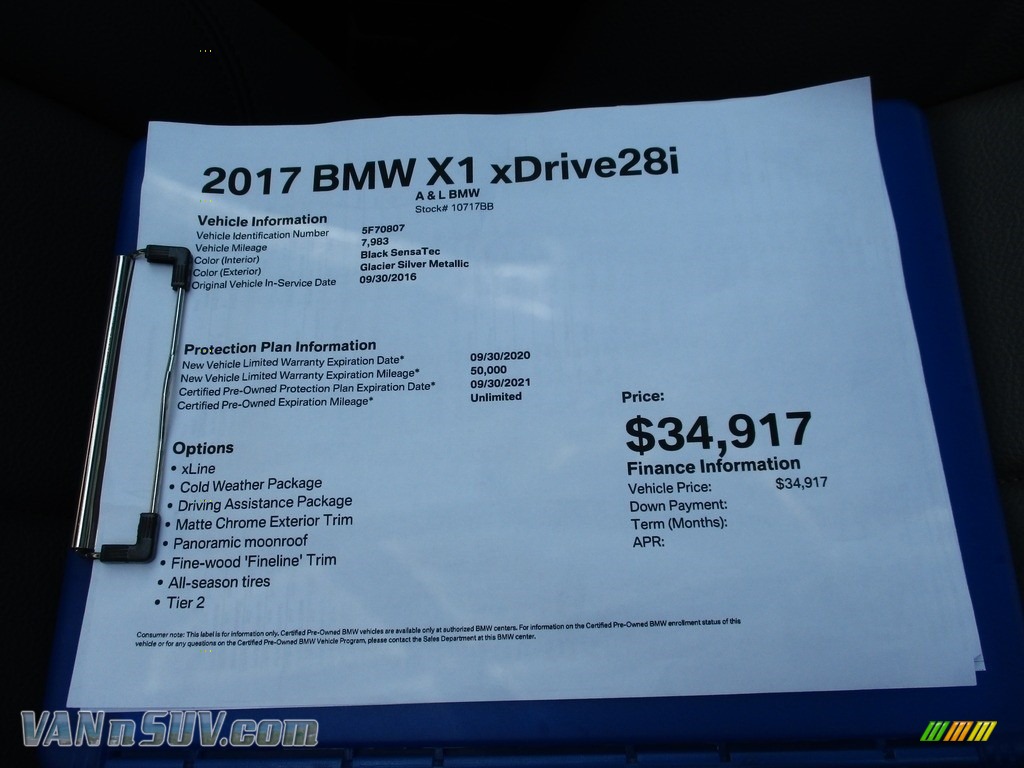 2017 X1 xDrive28i - Glacier Silver Metallic / Black photo #11