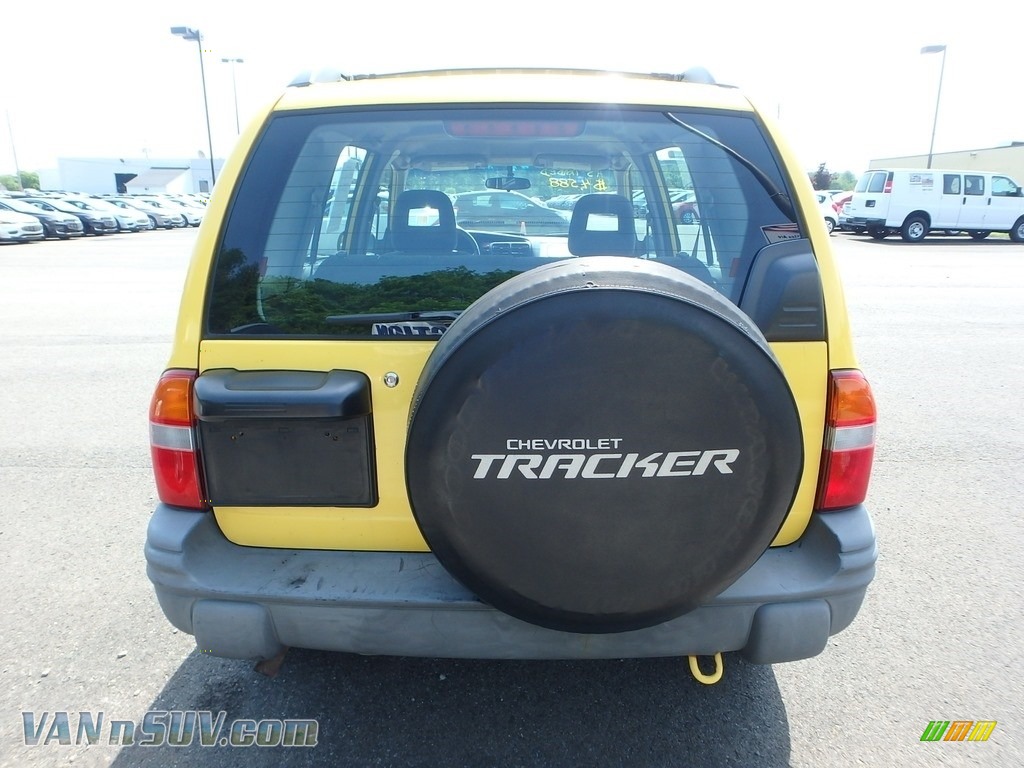 2002 Tracker ZR2 4WD Hard Top - Yellow / Medium Gray photo #3