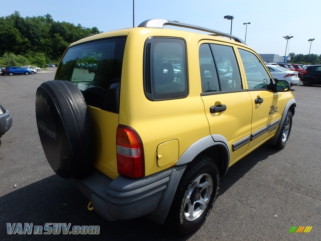 2002 Tracker ZR2 4WD Hard Top - Yellow / Medium Gray photo #4