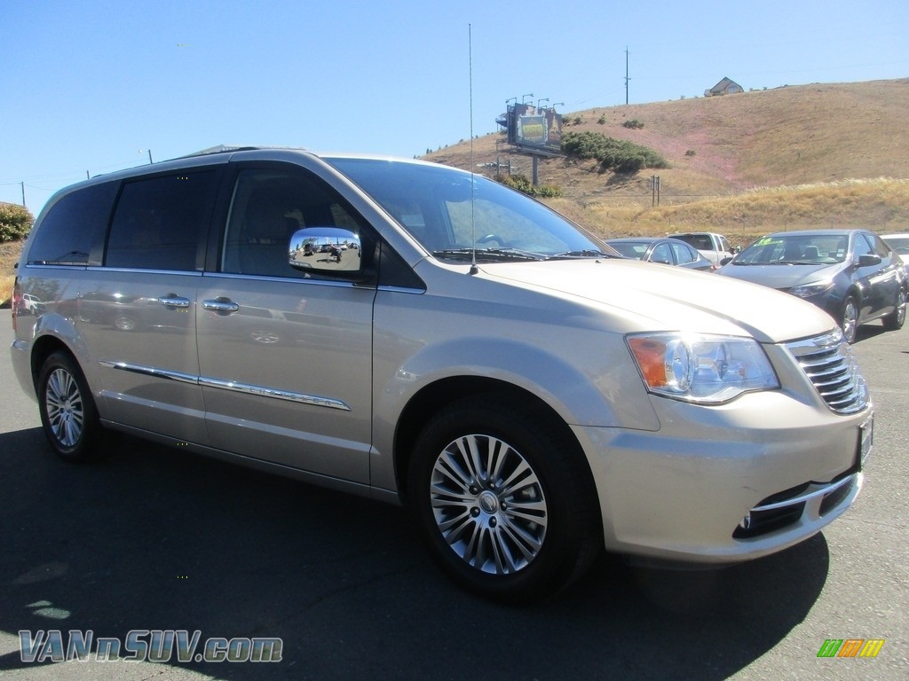 2014 Town & Country Touring-L - Cashmere Pearl / Dark Frost Beige/Medium Frost Beige photo #1