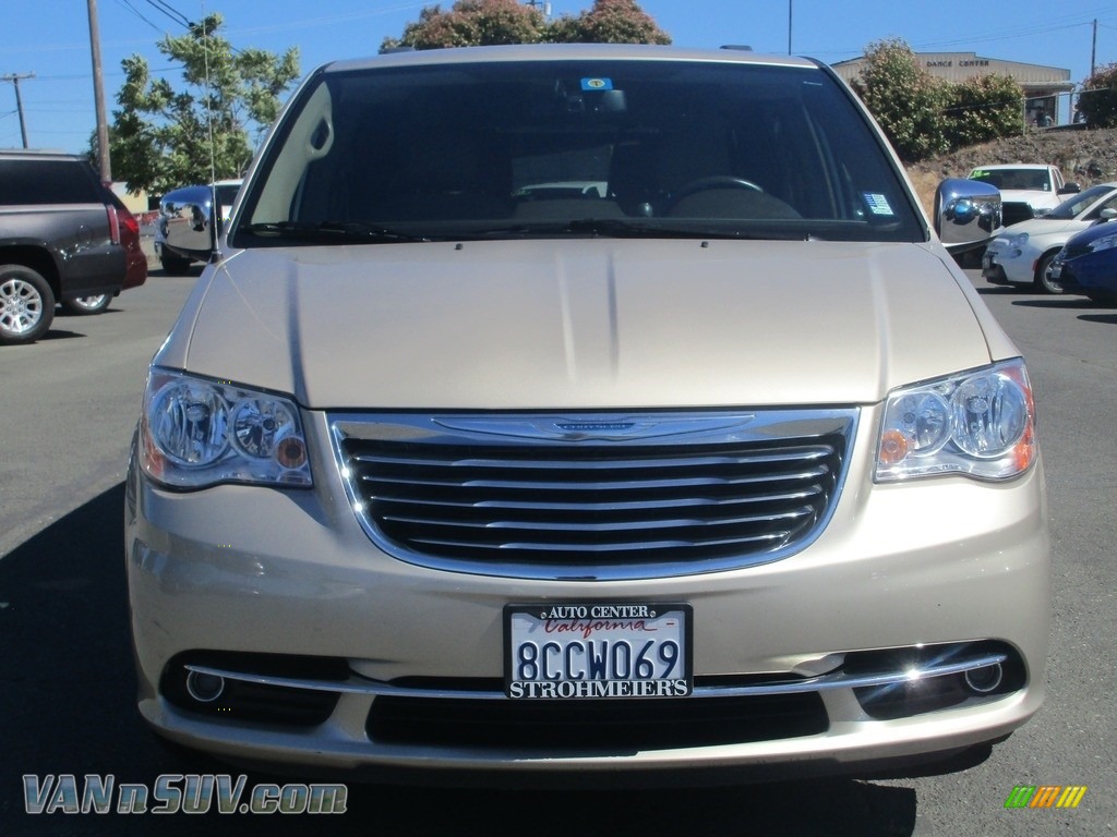 2014 Town & Country Touring-L - Cashmere Pearl / Dark Frost Beige/Medium Frost Beige photo #2