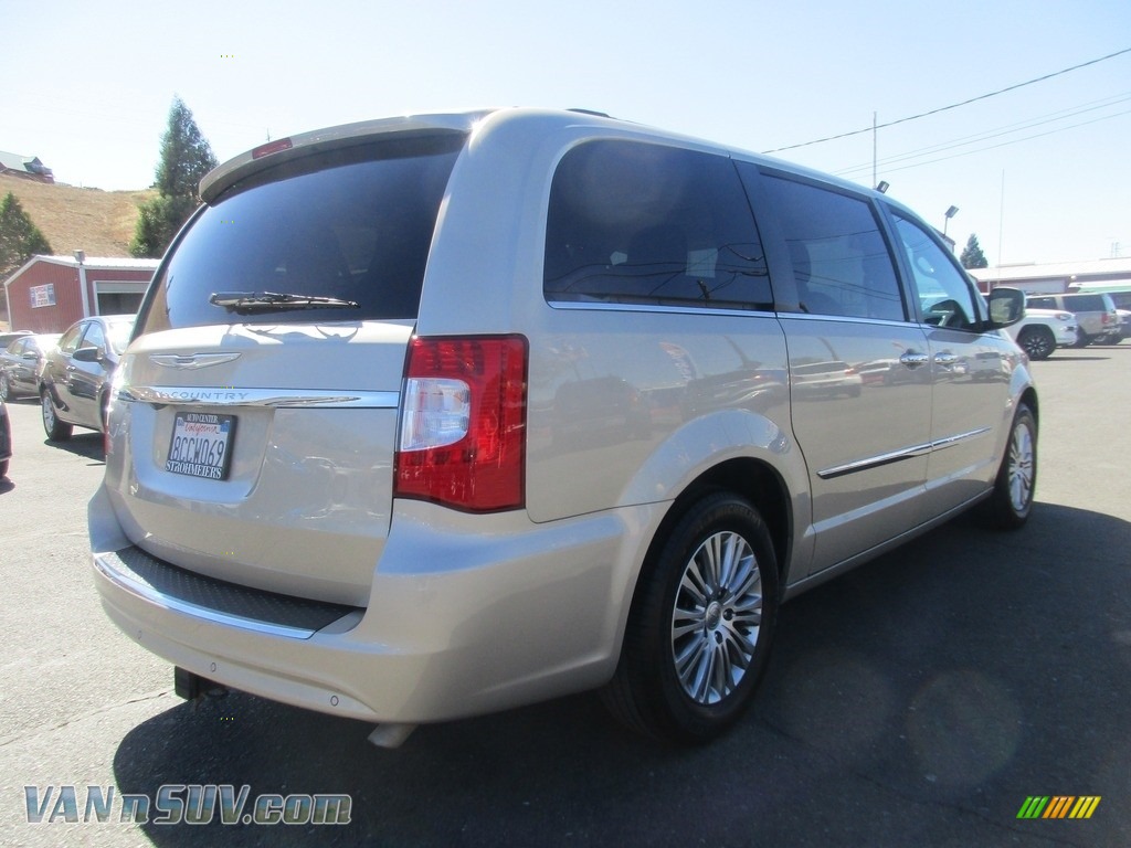 2014 Town & Country Touring-L - Cashmere Pearl / Dark Frost Beige/Medium Frost Beige photo #7