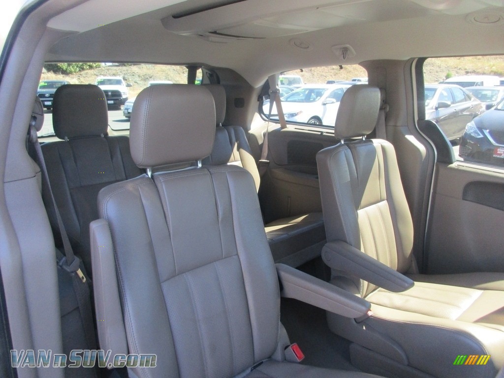 2014 Town & Country Touring-L - Cashmere Pearl / Dark Frost Beige/Medium Frost Beige photo #8