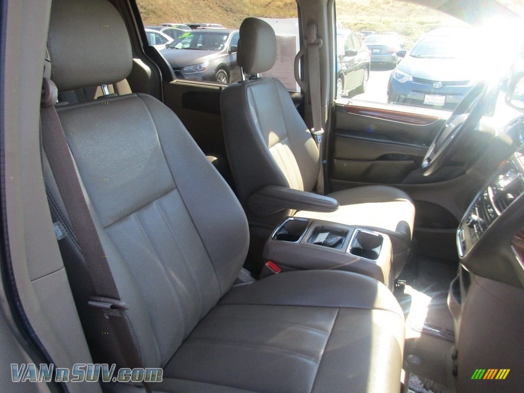 2014 Town & Country Touring-L - Cashmere Pearl / Dark Frost Beige/Medium Frost Beige photo #9