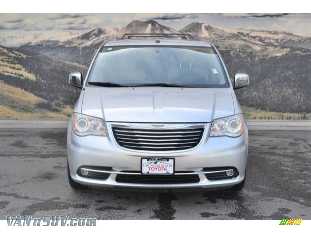 2011 Town & Country Limited - Bright Silver Metallic / Black/Light Graystone photo #4
