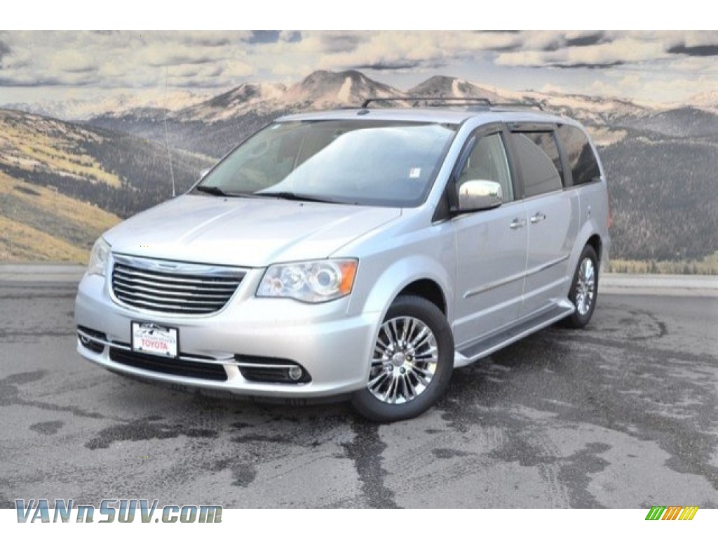 2011 Town & Country Limited - Bright Silver Metallic / Black/Light Graystone photo #5