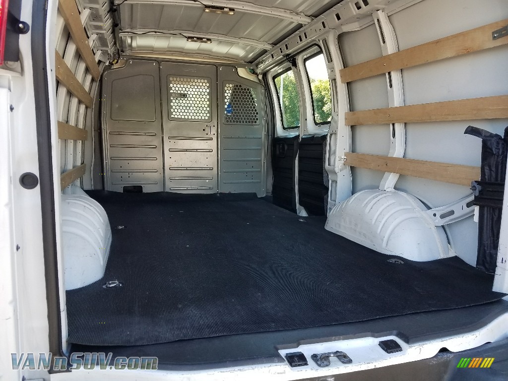 2017 Savana Van 2500 Cargo - Summit White / Medium Pewter photo #3