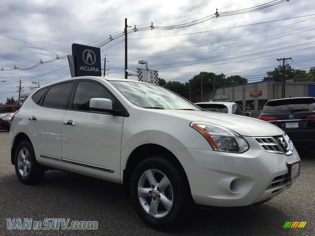 Pearl White / Black Nissan Rogue S Special Edition AWD