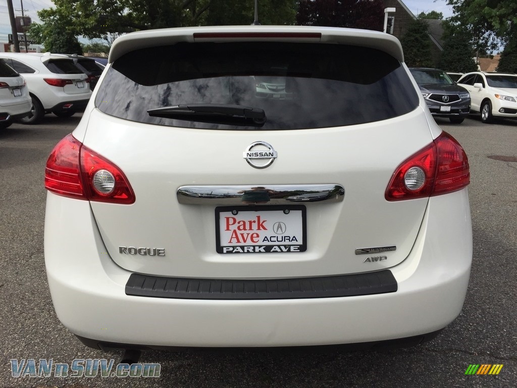 2013 Rogue S Special Edition AWD - Pearl White / Black photo #4
